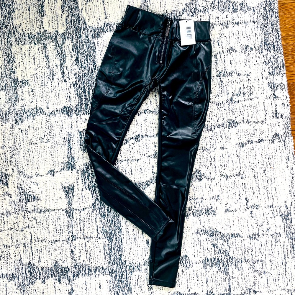 Pairadize vegan leather glossy leggings, NWT absolutely fabulous!